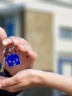 Transmission en pleine propriete ou en nue-propriete ?