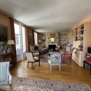 MAISON FAMILIALE AVEC JARDIN ET GARAGES