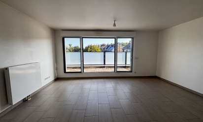 APPARTEMENT AVEC BALCON ET STATIONNEMENT