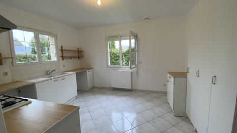 A LOUER maison de 5 pièces prox. CLERES