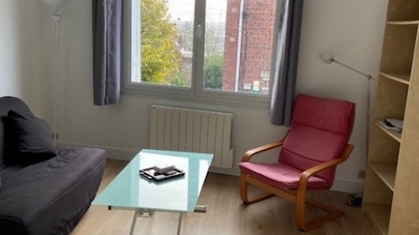 A LOUER studio meublé prox fac de DROIT 