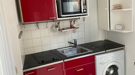 A LOUER studio meublé prox fac de DROIT 