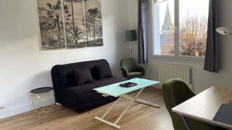 A LOUER studio meublé prox fac de DROIT 