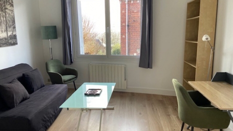 A LOUER studio meublé prox fac de DROIT 