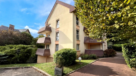 APPARTEMENT AVEC BALCON ET PARKING 