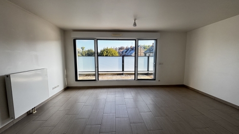 APPARTEMENT AVEC BALCON ET STATIONNEMENT