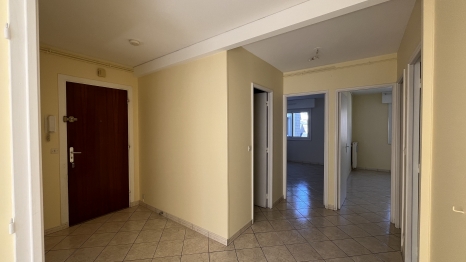 APPARTEMENT AVEC STATIONNEMENT