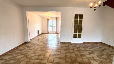 MAISON AVEC JARDIN ET GARAGE