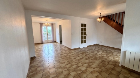 MAISON AVEC JARDIN ET GARAGE