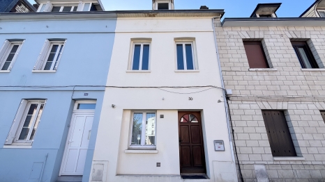 MAISON DE VILLE